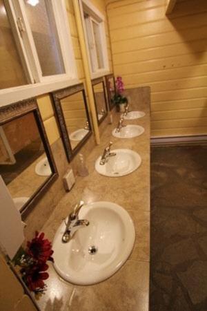Revelstoke Campgrounds & Cabins Villa Exterior photo